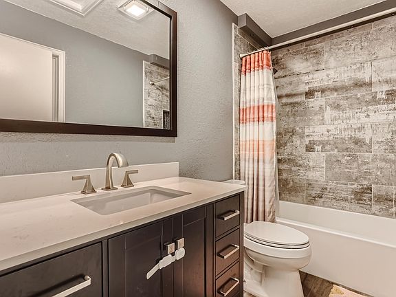 5th image of 1070 Ridgeglen Way