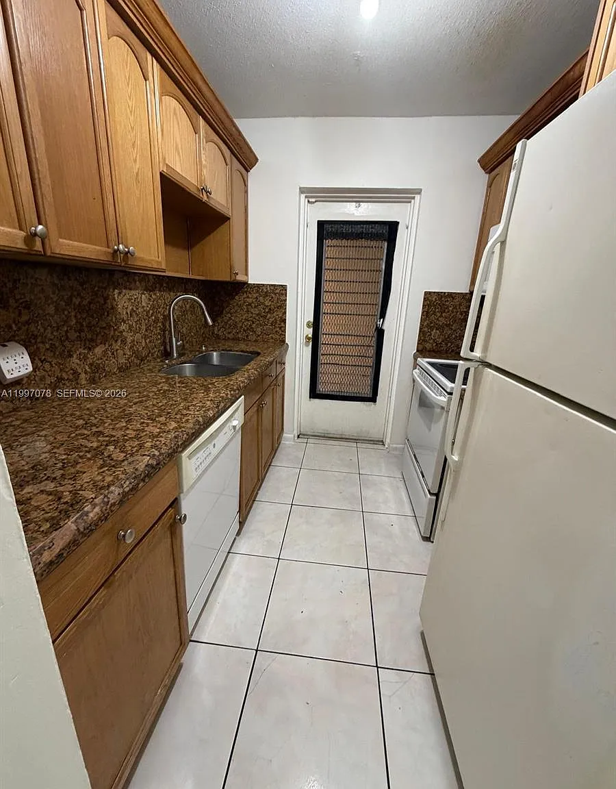 Golfview Arms Inc Condo — Photo 1