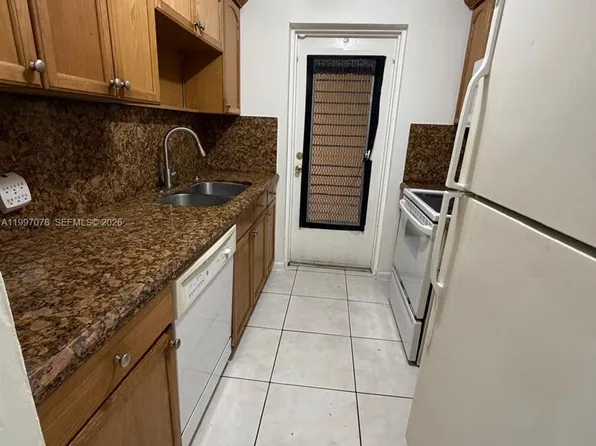 8704 NW 35th St APT 208, Pompano Beach, FL 33065