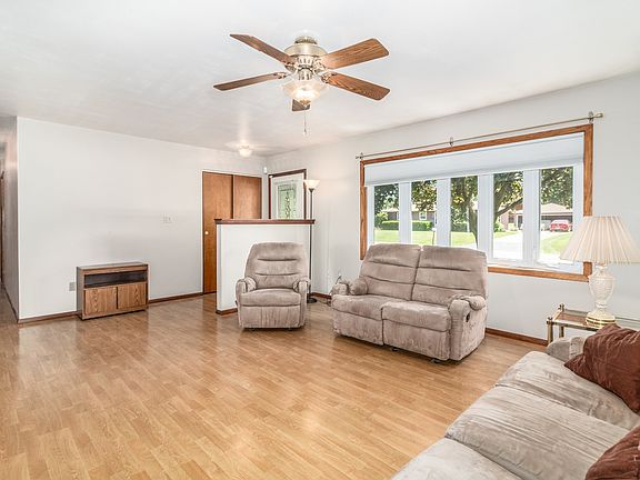 4th image of 3536 Woodlawn Ave