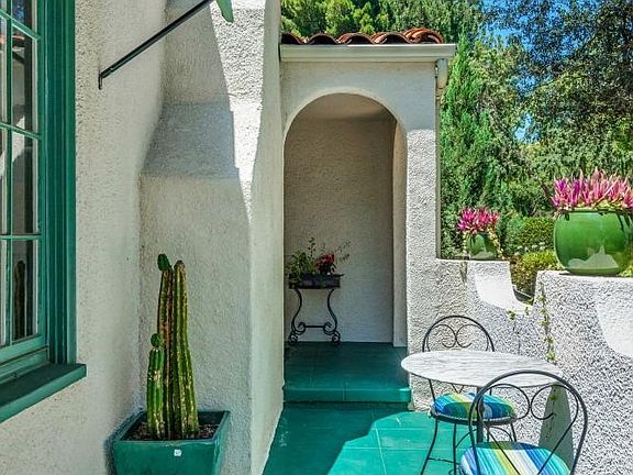 3rd image of 1409 Linda Vista Ave