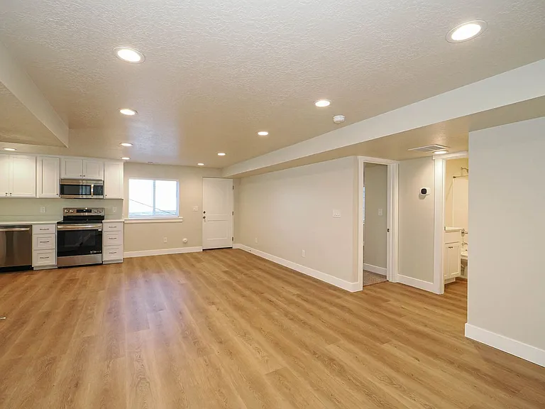 251 E 1280 N — Photo 7