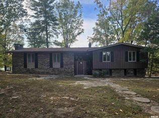 11799 E Webb Rd, Mount Vernon, IL 62864