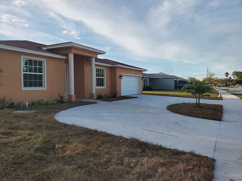 1st image of 422 NW Airoso Blvd