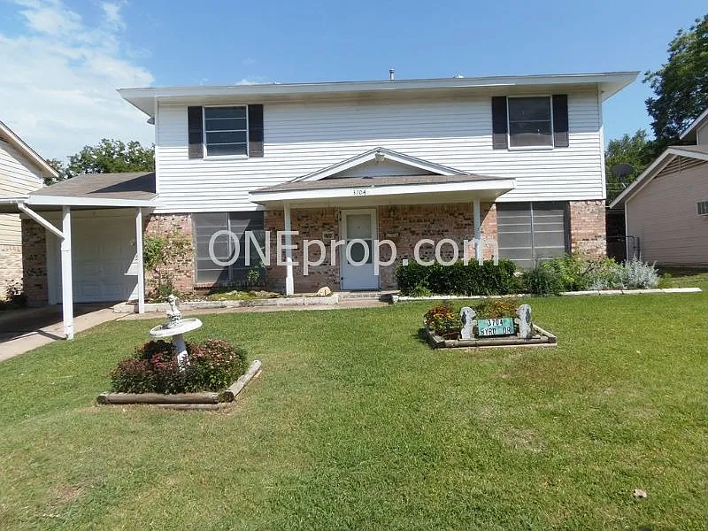 3704 Byrd Dr photo 1