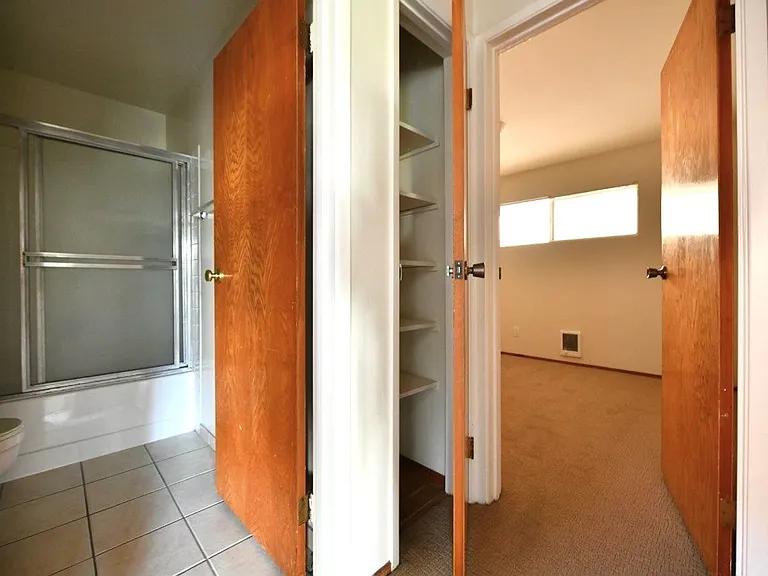2537 Regent St — Photo 9