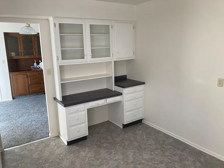 903 W Maple St — Photo 3