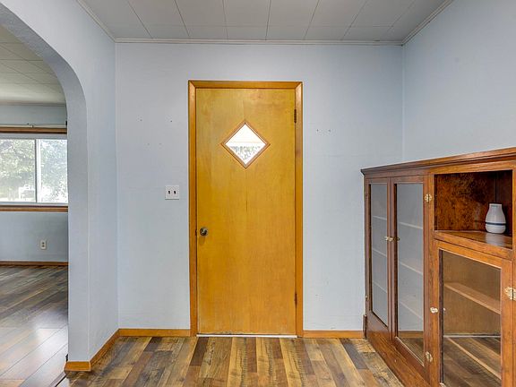 5th image of 608 Colorado St