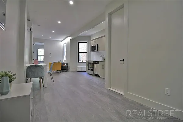 Rented by Real Street Inc | media 5