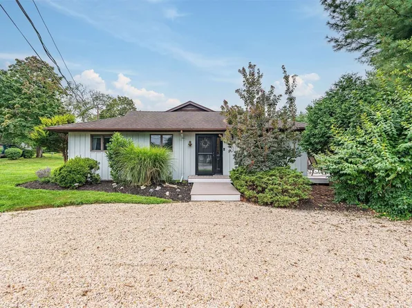 55 Snug Harbor Rd, Greenport, NY 11944