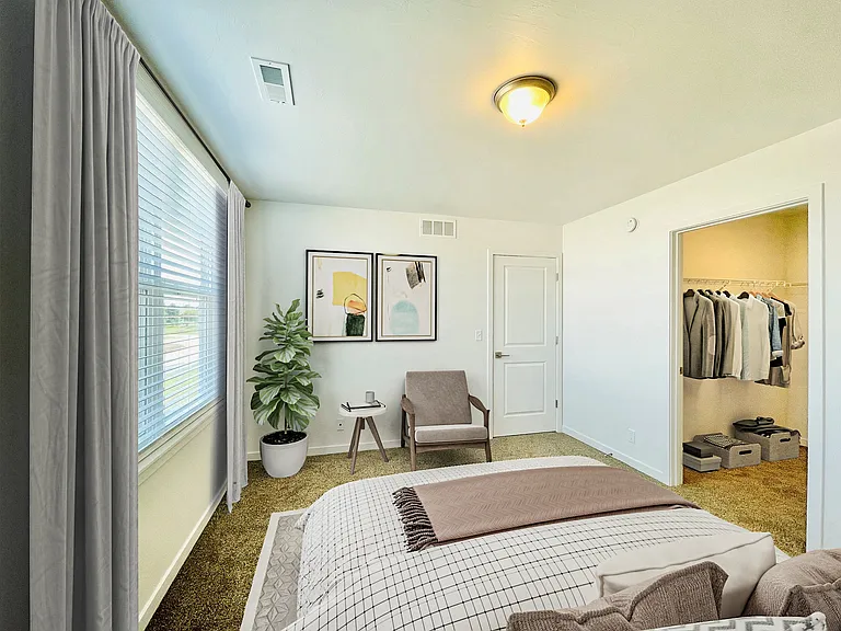 Elmwood Lake Apartments — Photo 15