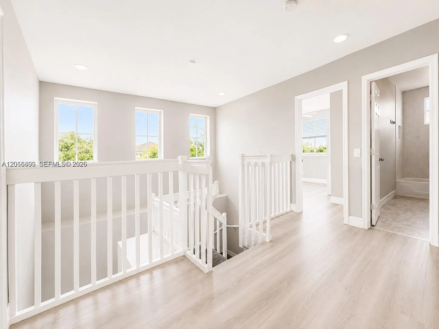 4 bed, 2.5 bath, 2022 sqft, $5,200 — Photo 4