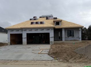 12383 Windsor Dr, Papillion, NE 68046