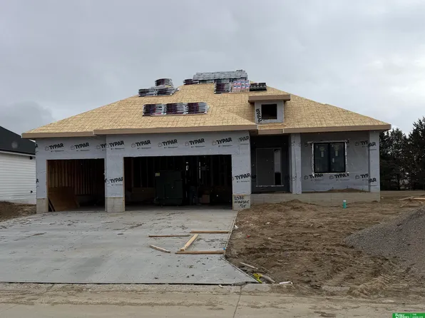12383 Windsor Dr, Papillion, NE 68046