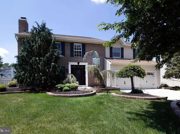 5 Olympia Ln, Sicklerville, NJ 08081