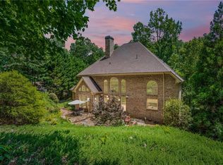 8319 Grogans Ferry Rd, Sandy Springs, GA 30350