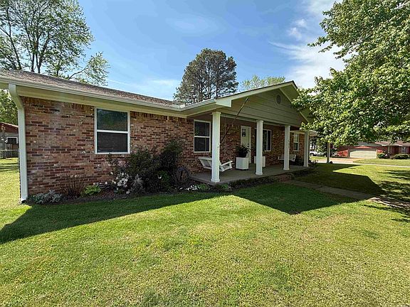 3rd image of 131 Cloverdale Blvd