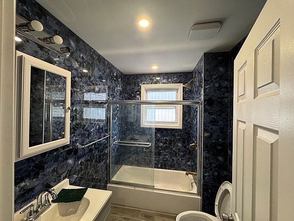 2nd image of 22 Tompkins Ct #1