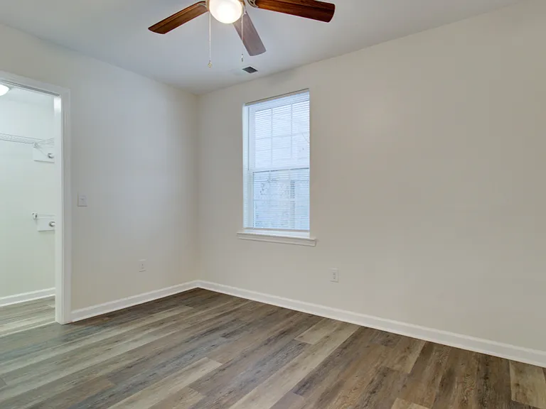 1915 Cherokee St — Photo 14