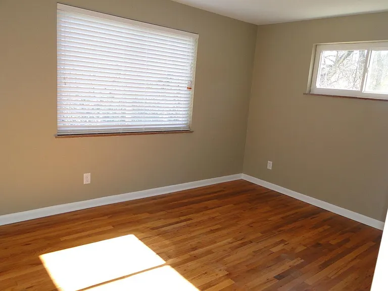 2354 Beechmont Ave — Photo 8