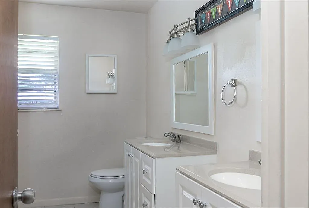 2500-2507 Beverly Lane — Photo 4
