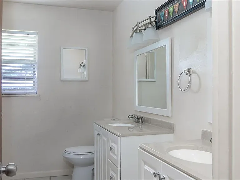 2500-2507 Beverly Lane — Photo 4