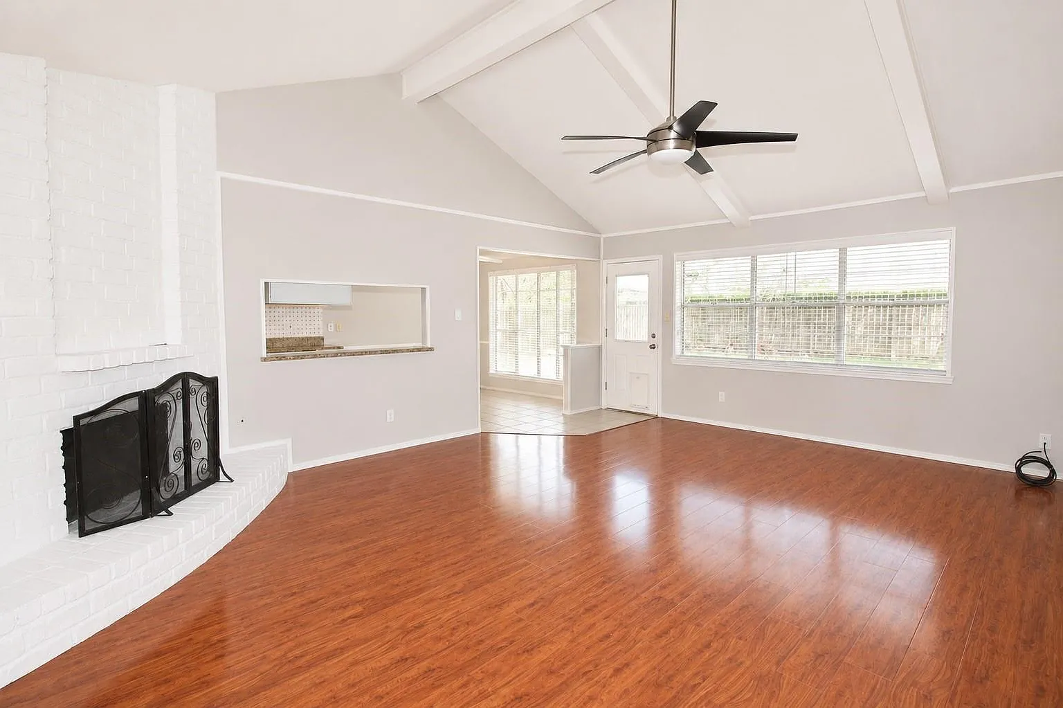 3 bed, 2.0 bath, 1507 sqft, $1,900 — Photo 4