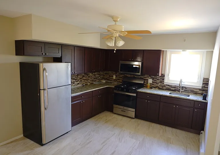 437 Broad St #2 — Photo 6