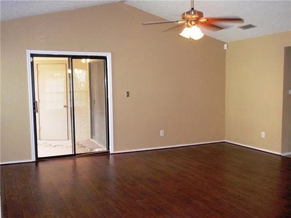 3rd image of 1202-315 Thorpe Ln