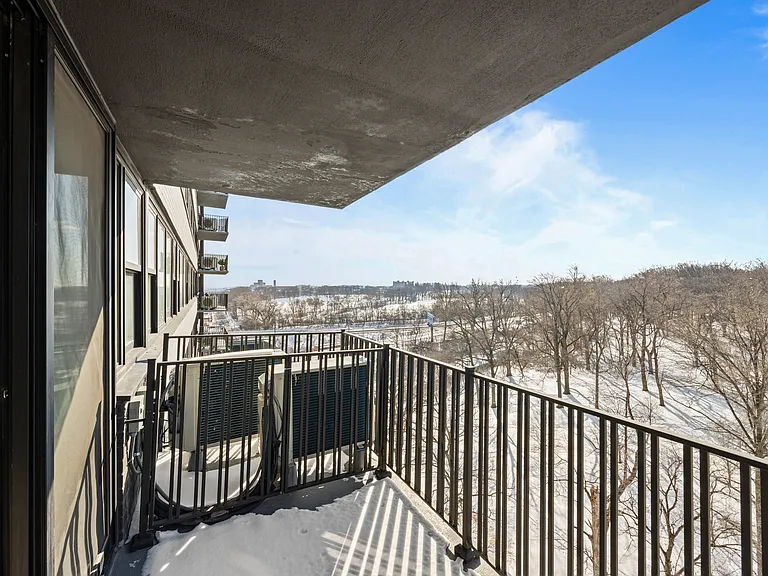 Cosmo 440 Luxury Apartments — Photo 40