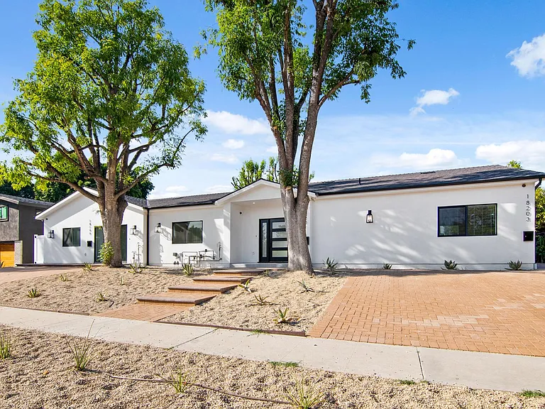 18203 Sunburst St — Photo 4