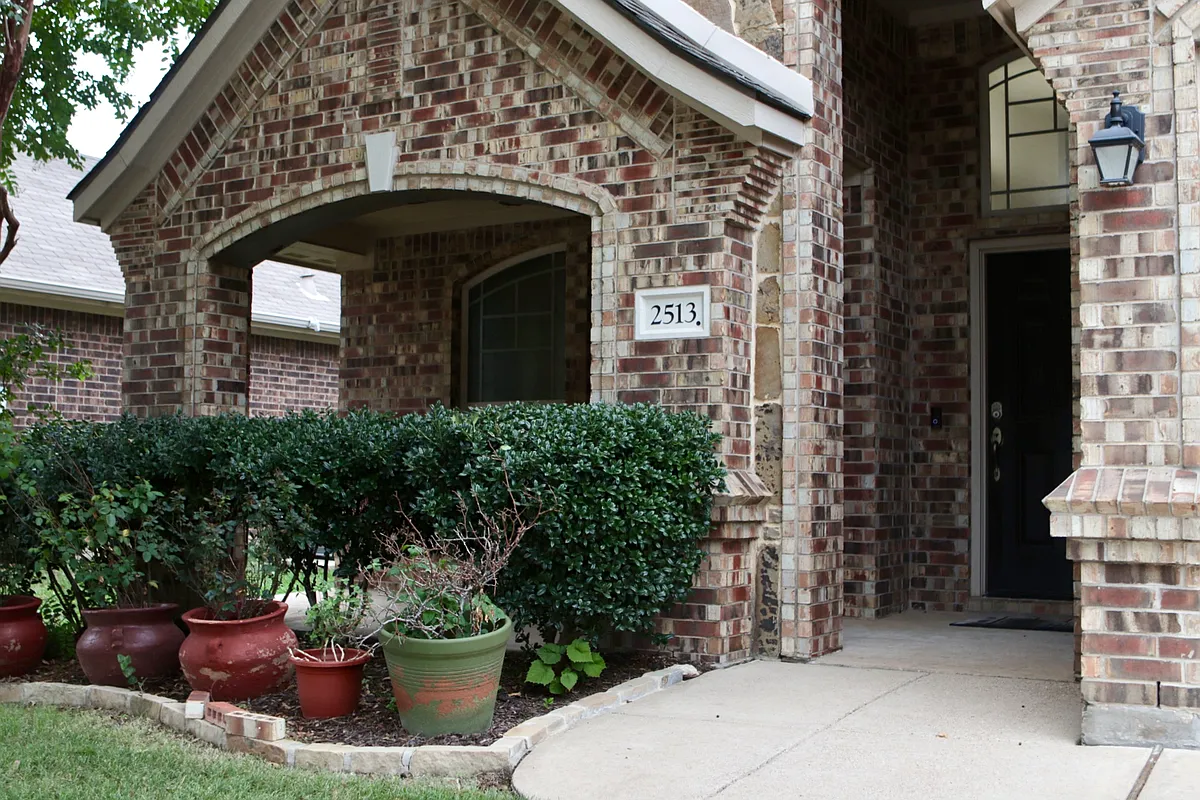 Building Photo - 2513 Flowing Springs Dr