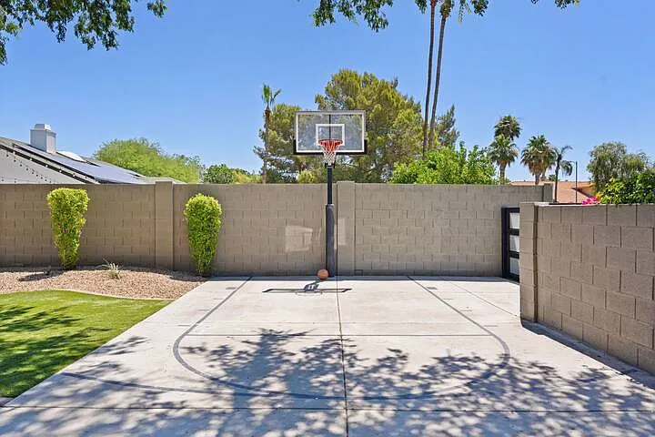 5362 E Kelton Ln — Photo 3