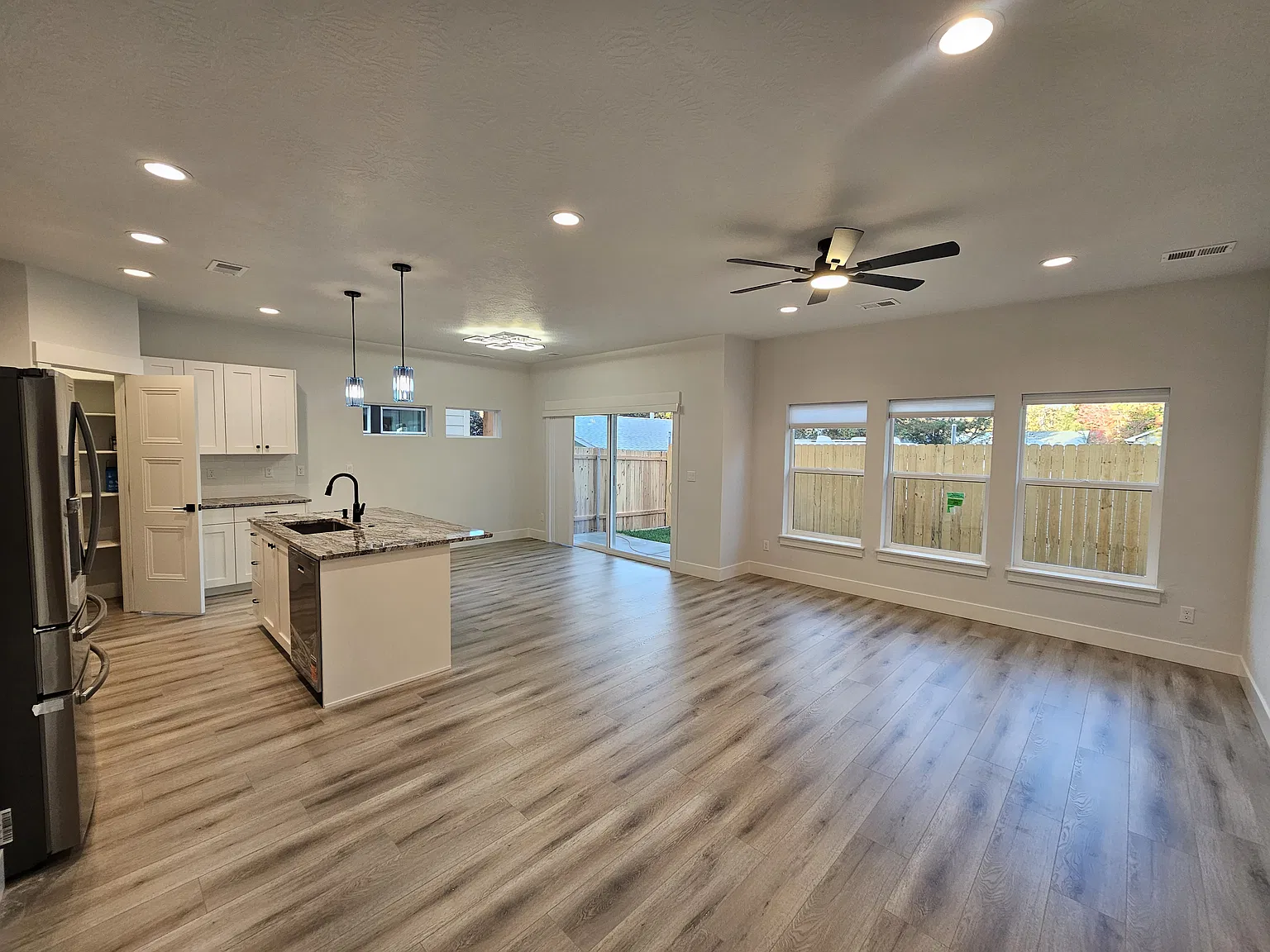 3 bed, 2.5 bath, 1654 sqft, $2,750 — Photo 2
