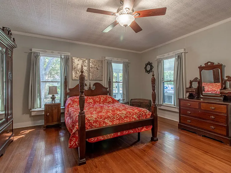 1503 S Elm St — Photo 30
