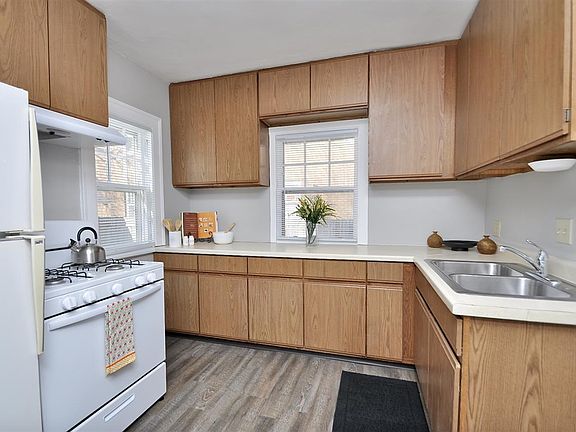 2nd image of 703 Camlin Ave