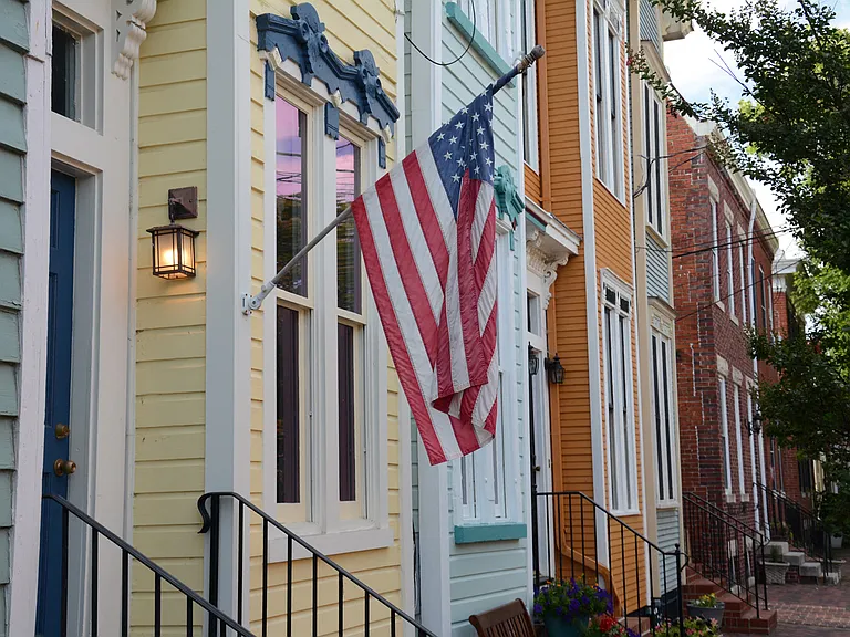 Minutes from the charming streets of historic Old Town Alexandria