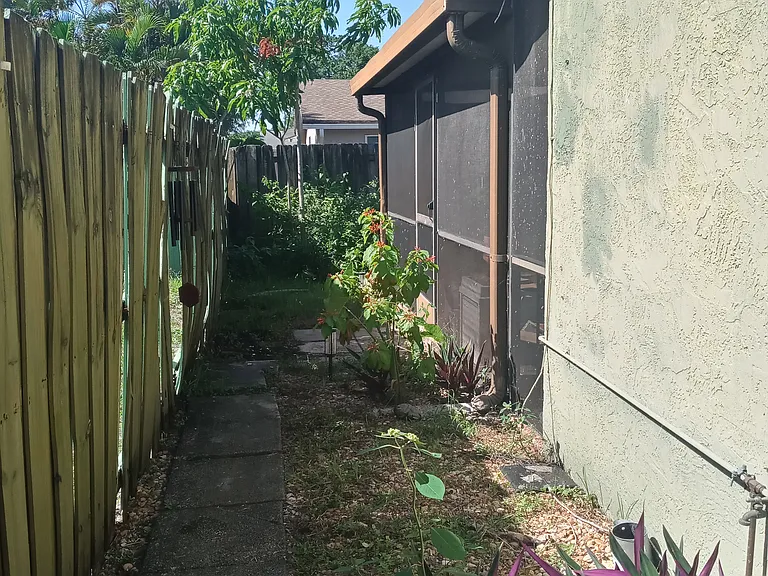 Saddlecreek Dr — Photo 2