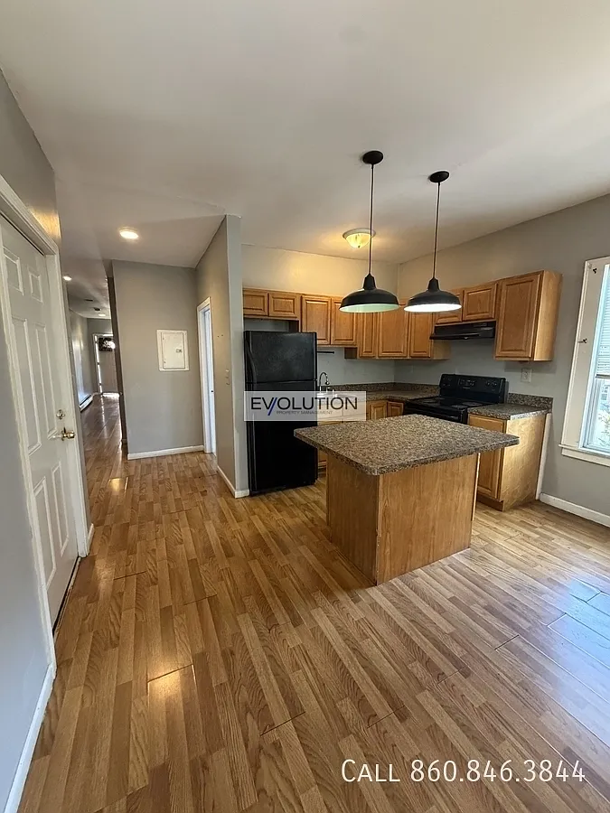 2 bed, 1100 sqft, $1,450 — Photo 1