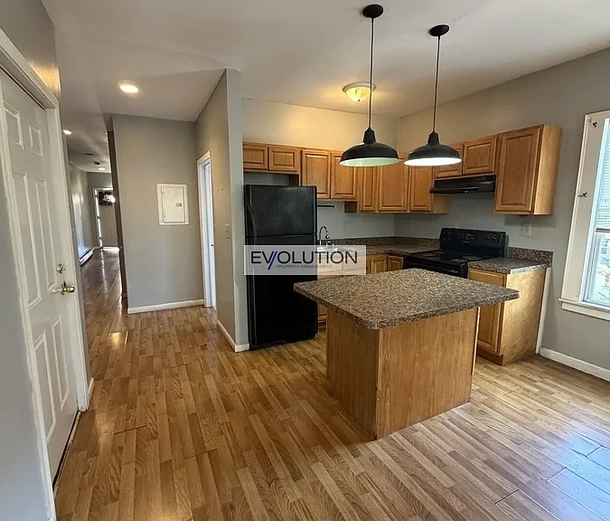 146 Park Ter #6 — Photo 1