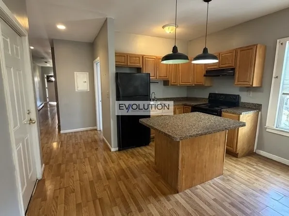 146 Park Ter #6, Hartford, CT 06106