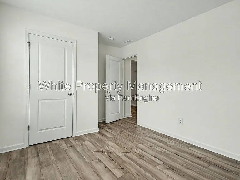 313 W 18th St — Photo 23