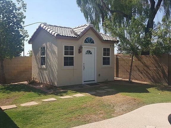 Free standing office with air conditioning and internet