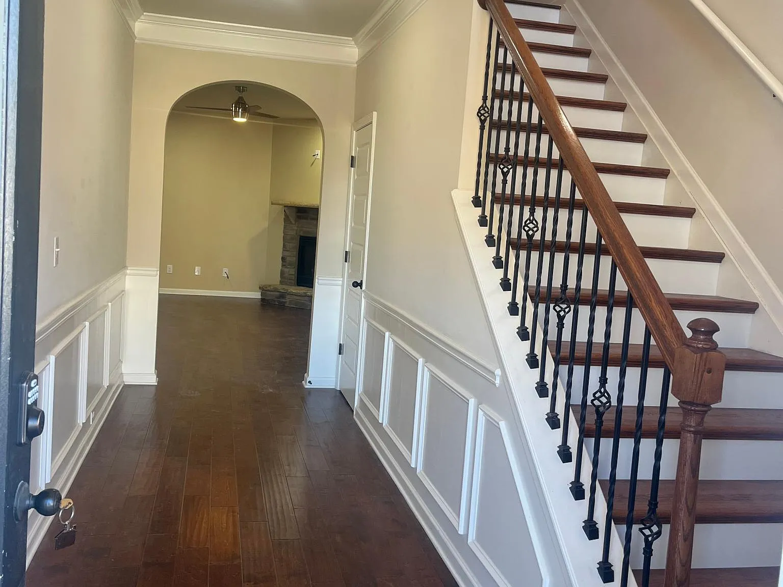 5 bed, 2844 sqft, $2,600 — Photo 2