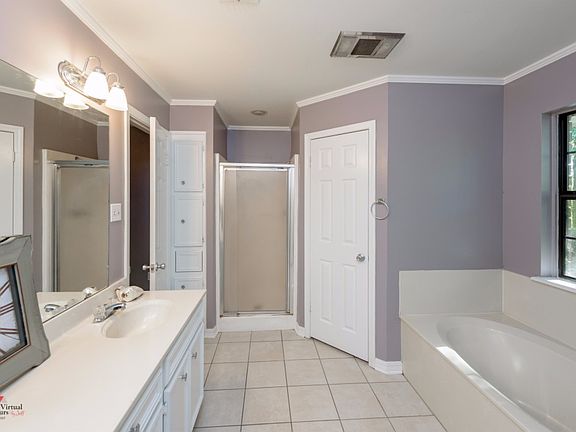 4th image of 8606 Woodlake Dr