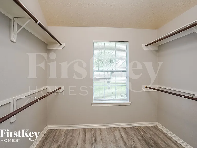 4531 Bridgevillage Dr — Photo 11