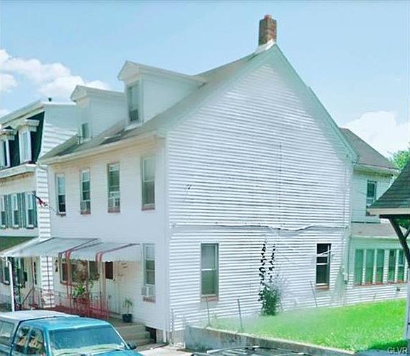 2nd image of 1316 Ferry St