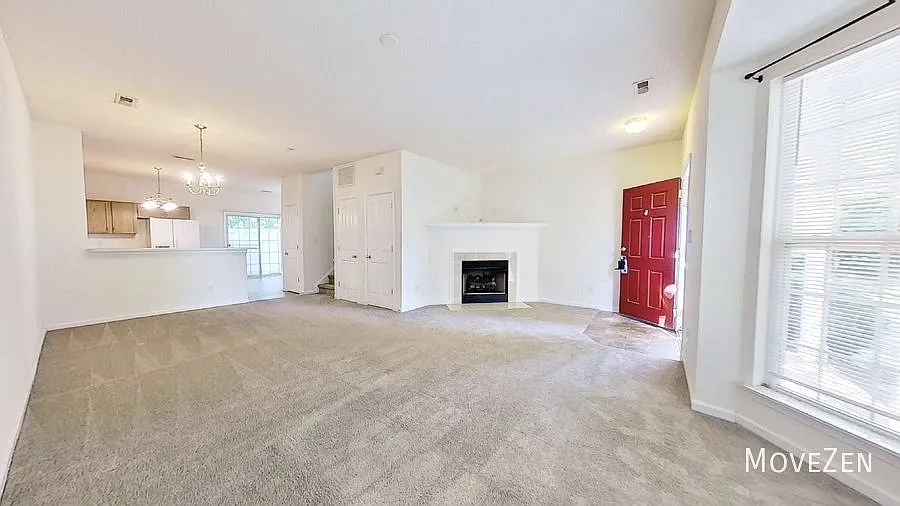 8955 Gerren Ct Charlotte NC 28217 End unit townhome with large kitchen — Photo 3