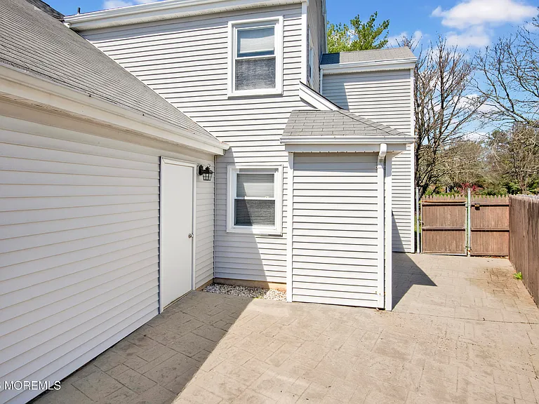 6 Stowe Ct — Photo 3