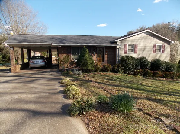 4110 Beach Rd, Hudson, NC 28638